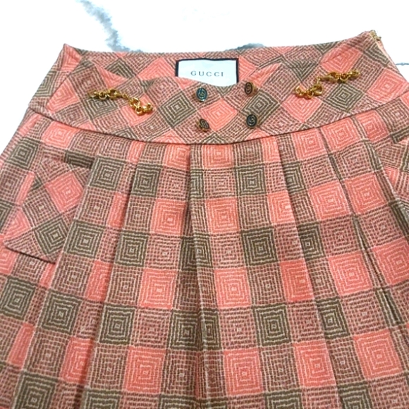 SOLD GUCCI Ladies Miniskirt With Pockets - Picture 2 of 3